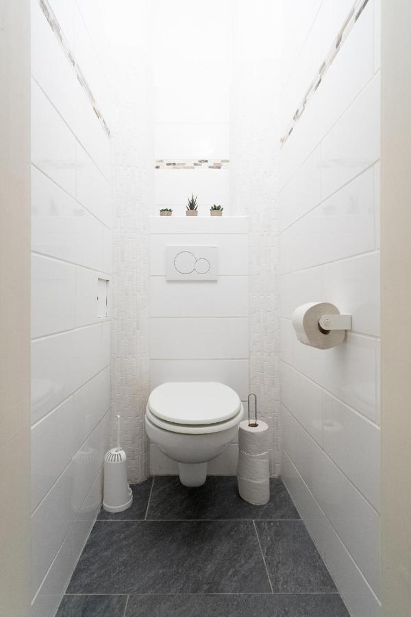 Balcony Apartment, 1 Min To U1 Reumannplatz Appartamento *